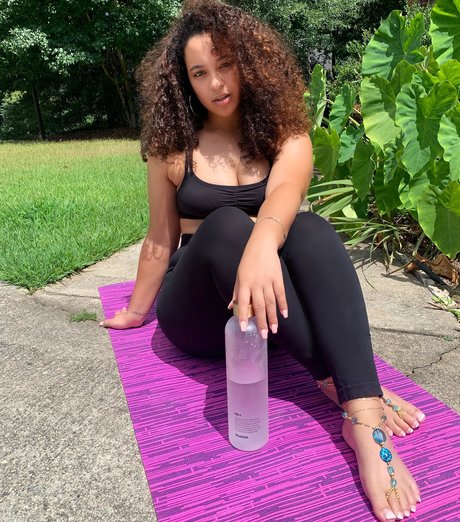 Falliie nude model image