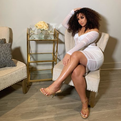 Falliie perfect actress photos