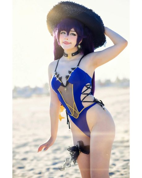 Little Giuli star nude image