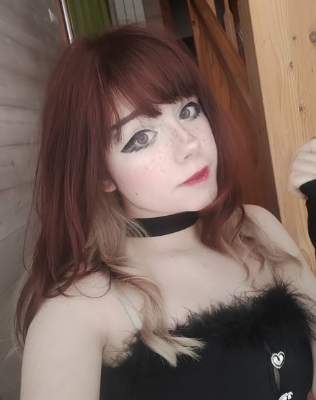 Little Giuli sexy model galleries