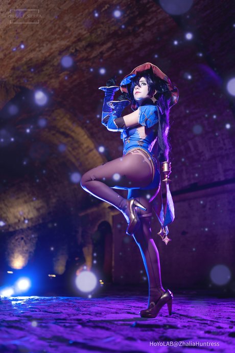 Little Giuli art model pics