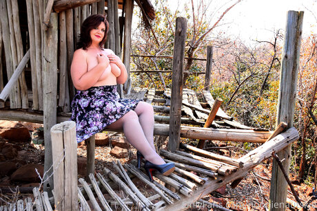 Nonnie 40dd adult actress picture