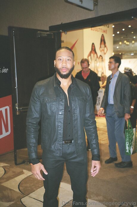 Mrlegendaryvip star naked photo