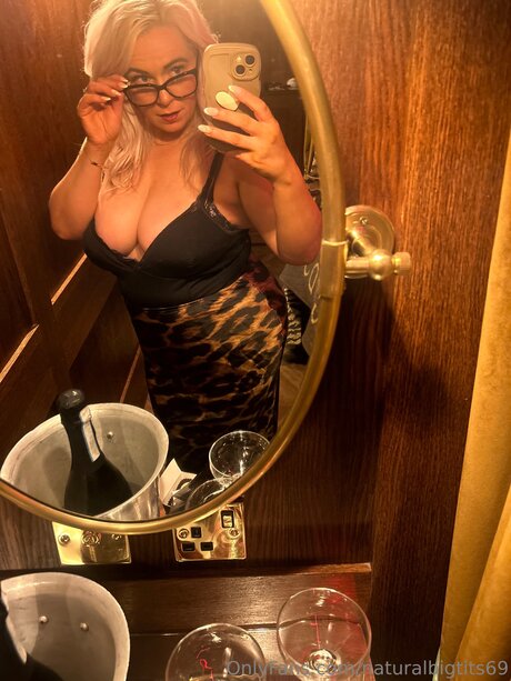 Naturalbigtits69 pretty pornstar pictures