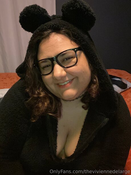 Theviviennedelarge model exclusive photos