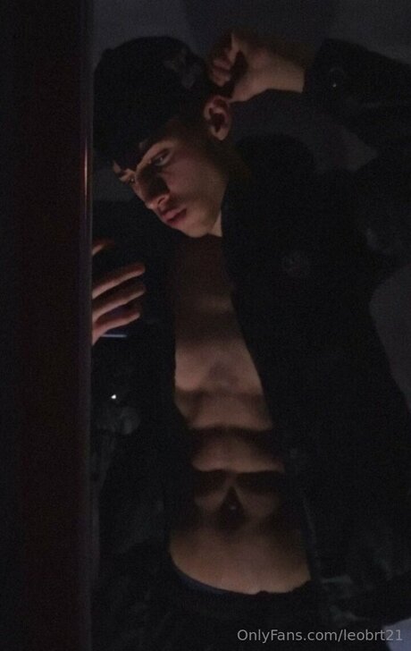 Leobrt21 model nudes image