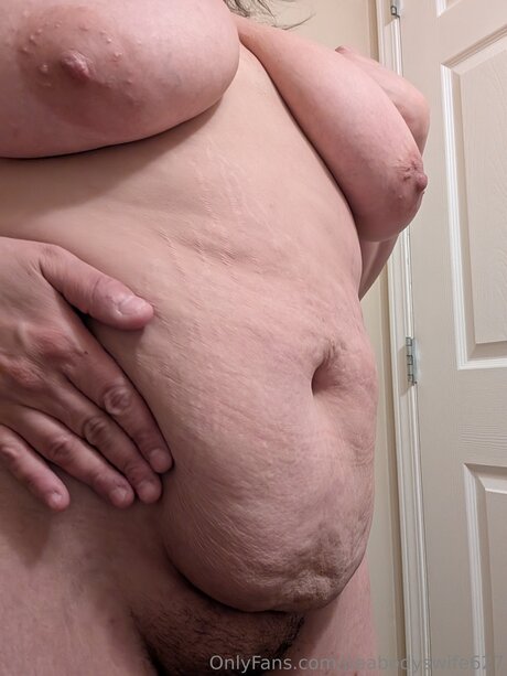 Peabodyswife627 model top photos