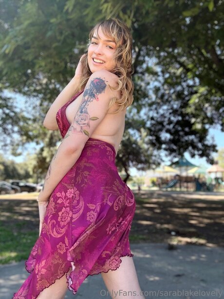 Sarablakelovely naked actress image