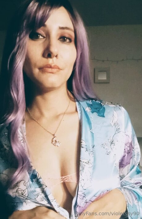 Violetsky90 naked model pictures