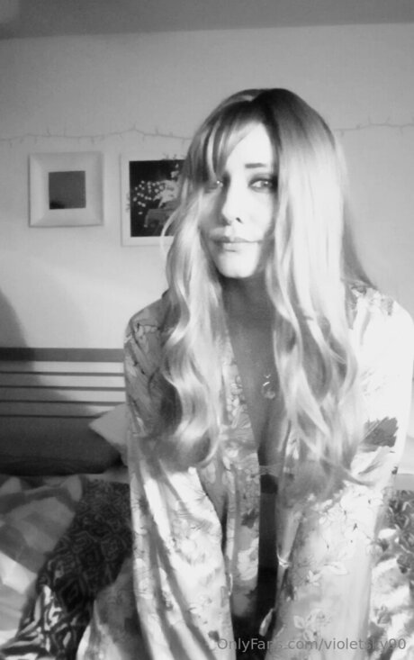 Violetsky90 beautiful model img