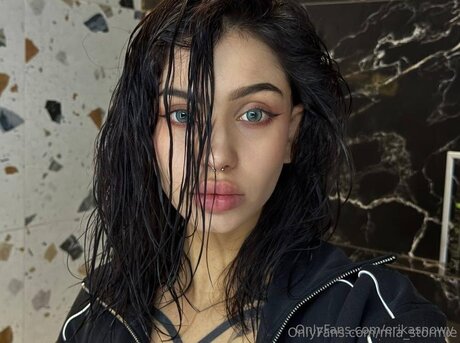 Erikasnowy naked actress img