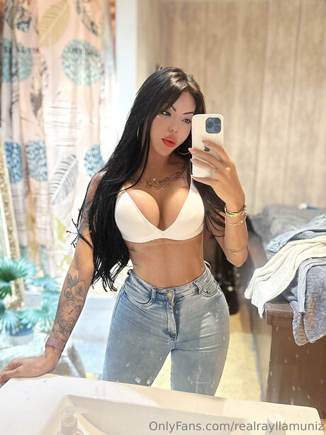 Realrayllamuniz model adult pictures