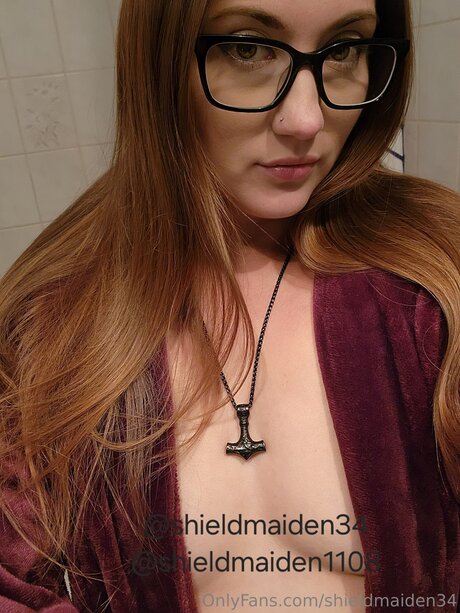 Shieldmaiden34 art model pics