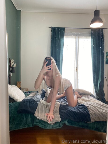 Juicy Aria star pretty pictures
