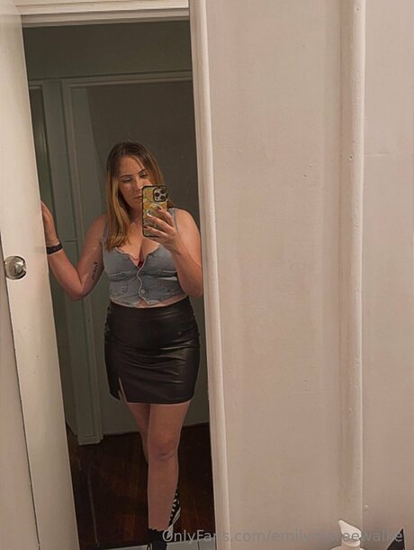 Emilymareewalker model sexy img