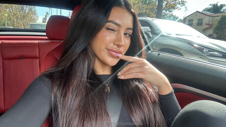 Elleluna pornstar sexy pic