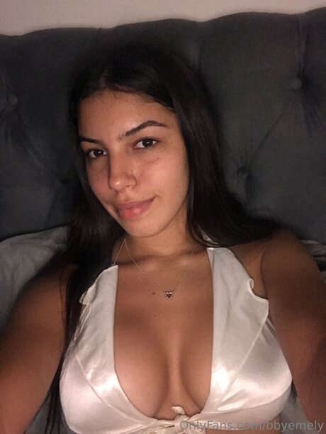 Bbyemely sexy star photo
