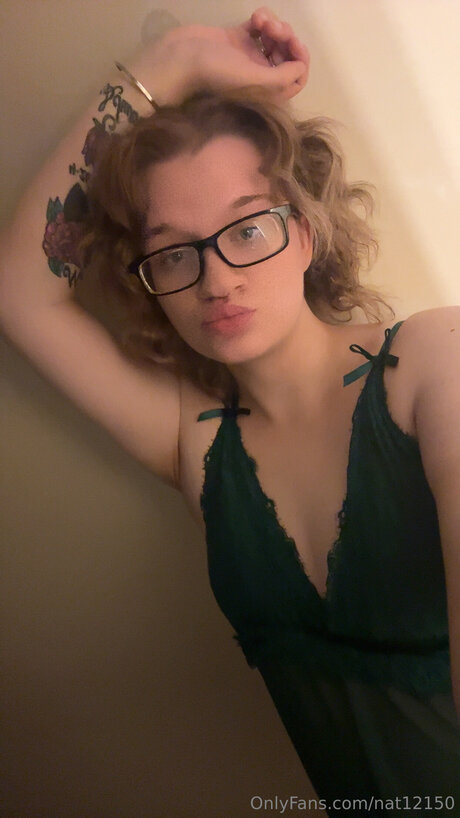 Nat12150 naked pornstar image