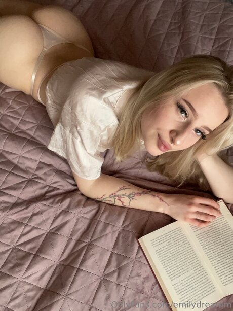 Emilydreamm model beautiful pictures