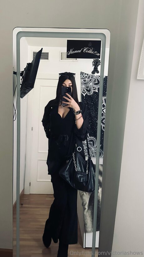 Victoriashows erotic star pic