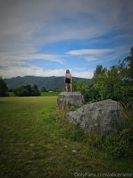 Aliceraine sexy star image