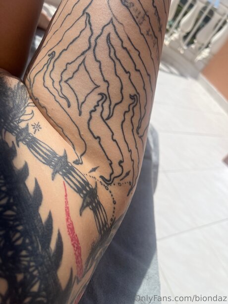 Biondaz sex model pictures