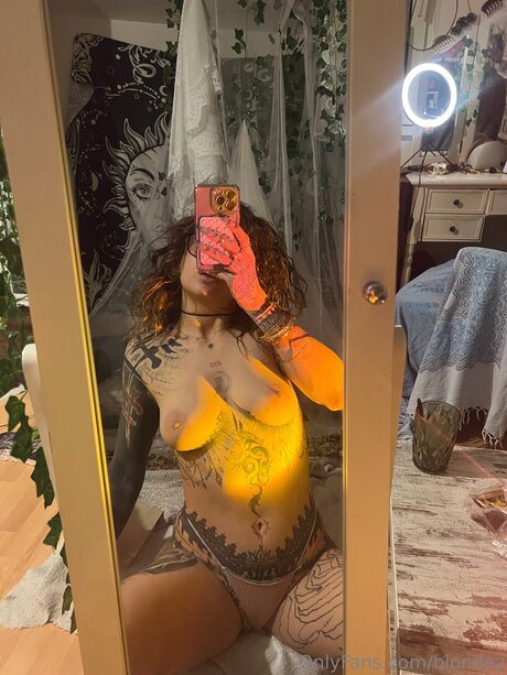 Biondaz naked pornstar image