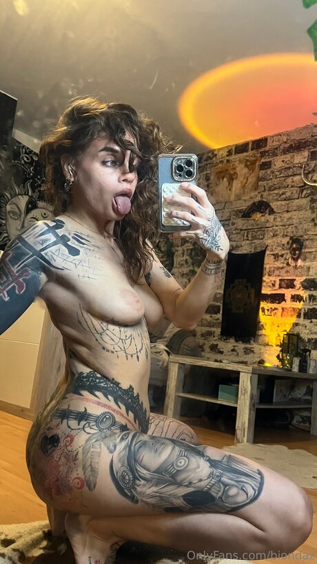 Biondaz high quality star photos