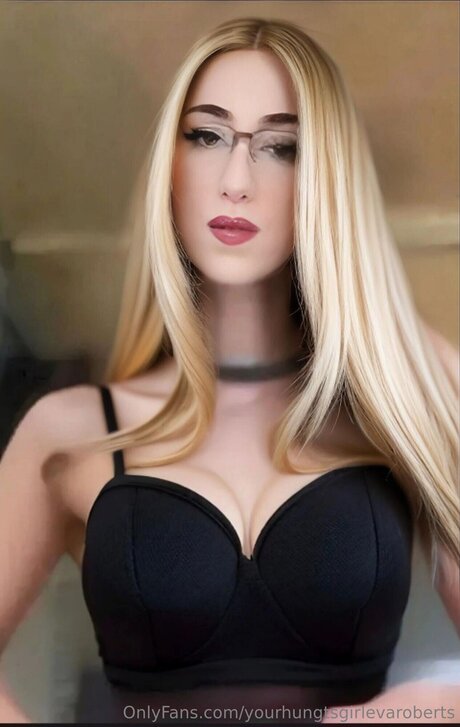 Yourhungtskenziegurl model hd photo