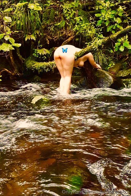 Uhotwifepriya pornographic actress pictures