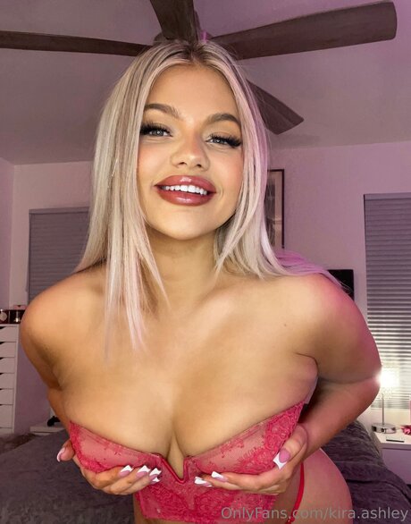 Kira Ashley star nude archive