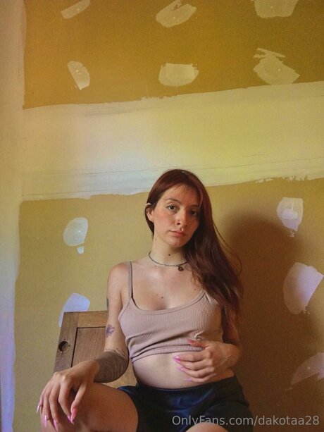 Dakotaa28 star top pictures