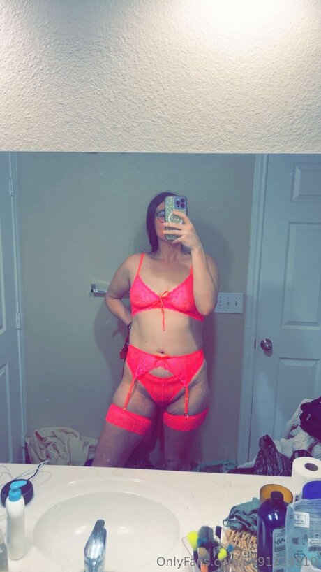 U491224510 naked model image