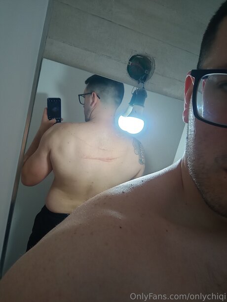 Onlychiqi art model picture