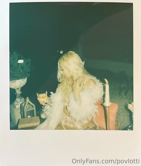 povlotti model nude photo