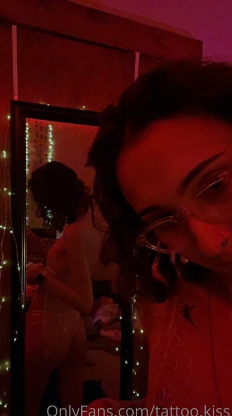 tattoo kiss perfect star photo