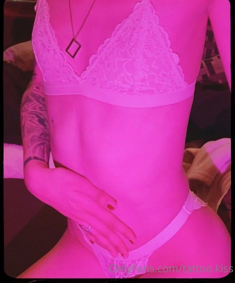 tattoo kiss sex actress photos