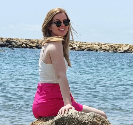 Suzy Lu erotic pornstar img