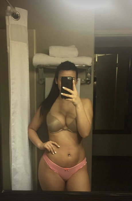 kattdx sexy actress photos