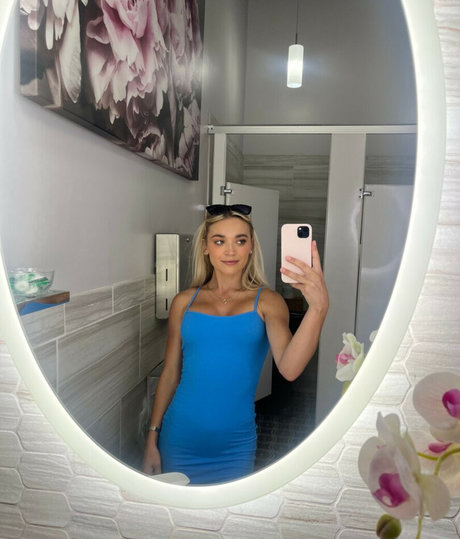 Natalie Decker hot model img