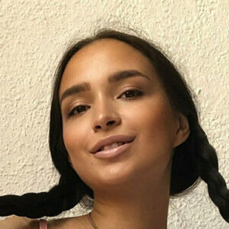 golden zlata perfect actress photos