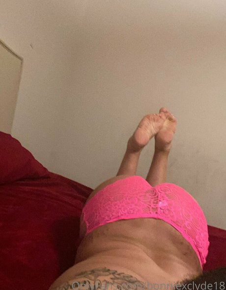 bonniexclyde18 nude actress pic