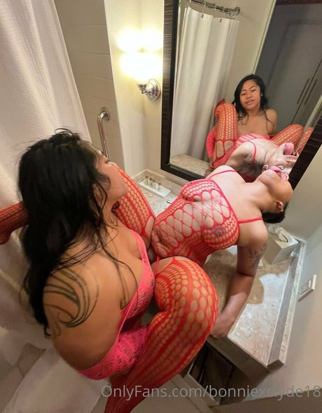 bonniexclyde18 sexy model picture