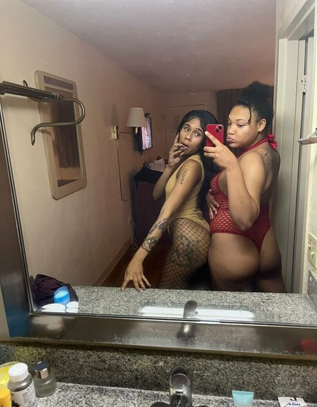 bonniexclyde18 porn model archive