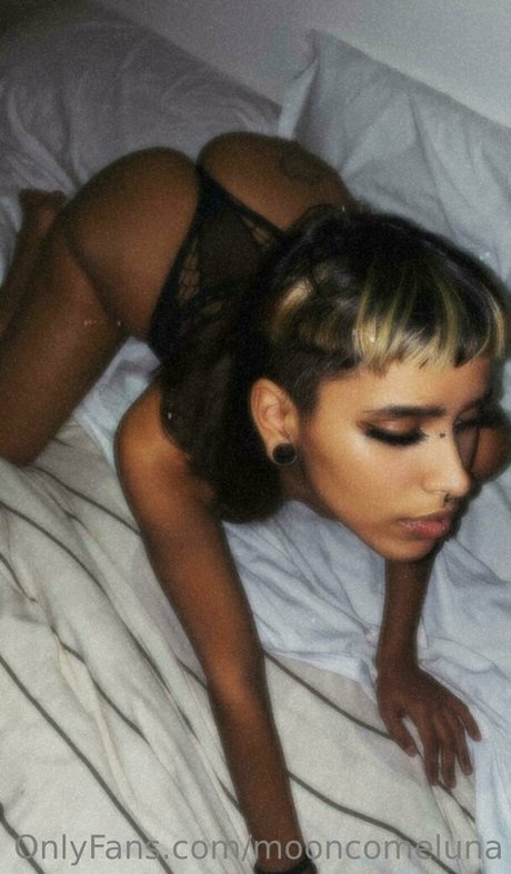 mooncomeluna model pretty gallery