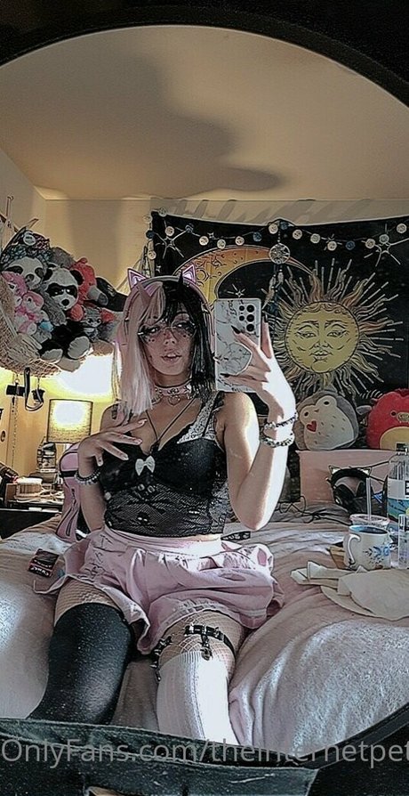 theinternetpet naked star photo