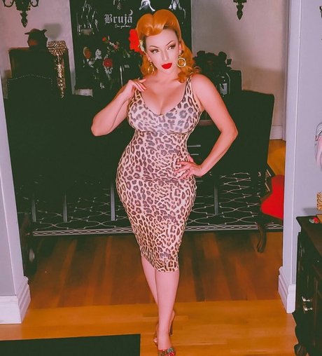 PinUpDollAshleyMarie high quality model pic