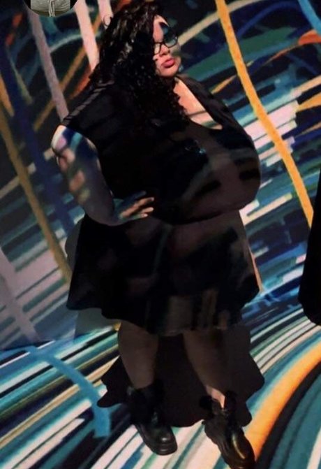 female influencer onlyfans nudes archive