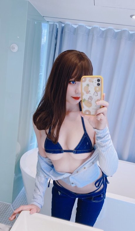 Yuki Neko model sexy pic
