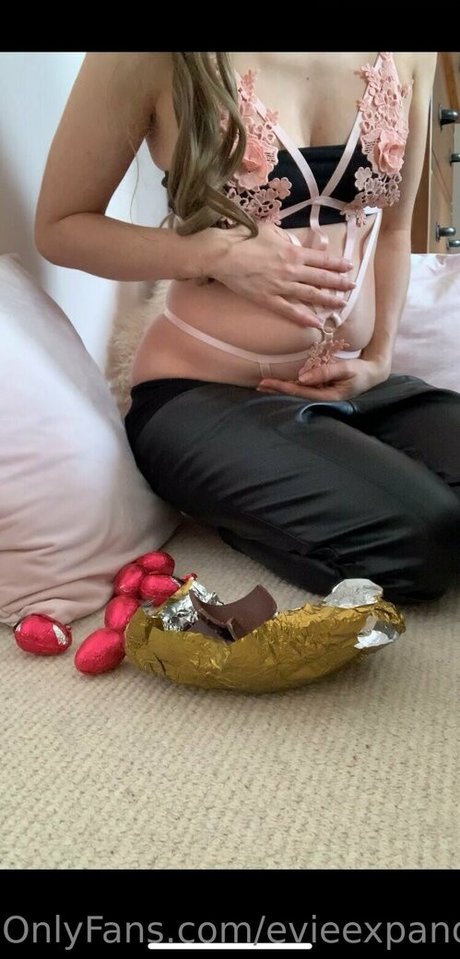 evieexpands pretty model photos